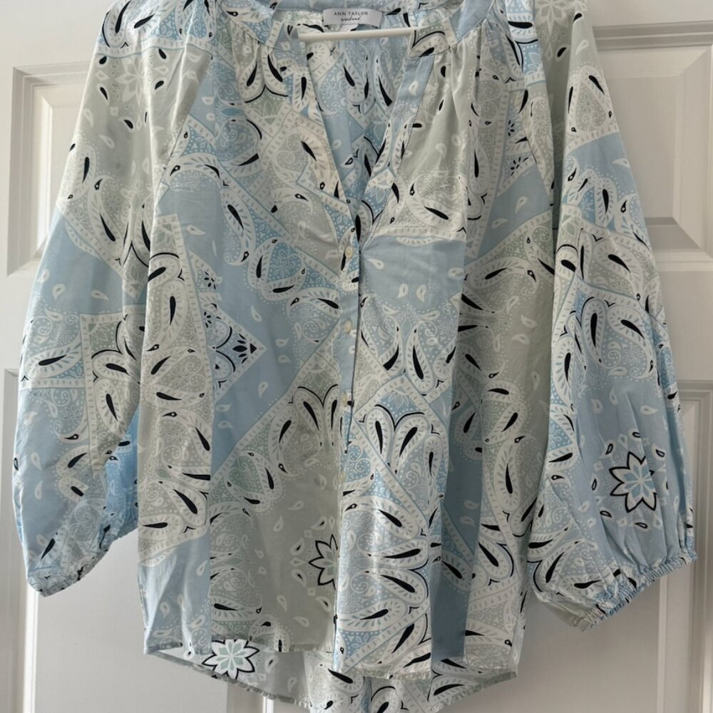Ann Taylor Weekend Paisley Blouse Large Blue Boho Button Front Top - Picture 2 of 5